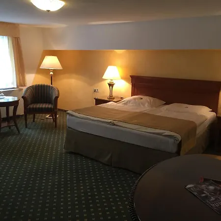 Herrenhaus Volkse 3* Hillerse